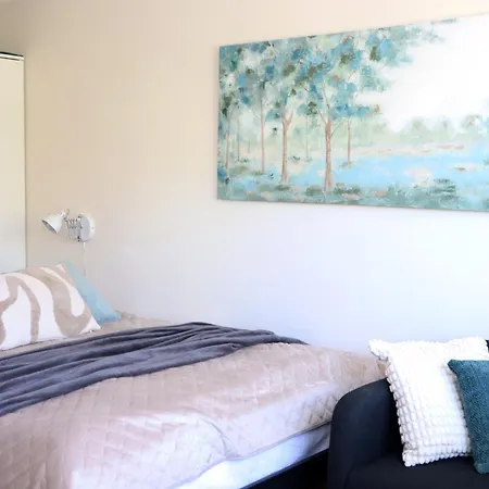 Stella's Airport - Near Airport And Bus Station - Near Tram, Bus And Train Stops - Free Wifi, Parking And Netflix - Bath - New Renovation Apartment Reval