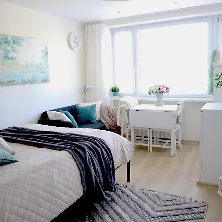 Stella's Airport - Near Airport And Bus Station - Near Tram, Bus And Train Stops - Free Wifi, Parking And Netflix - Bath - New Renovation *