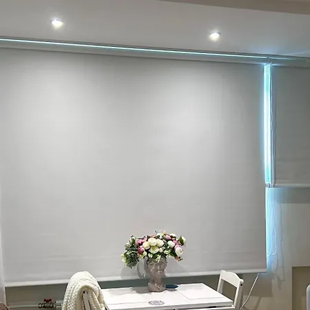 Апартаменты Stella's Airport - Near Airport And Bus Station - Near Tram, Bus And Train Stops - Free Wifi, Parking And Netflix - Bath - New Renovation