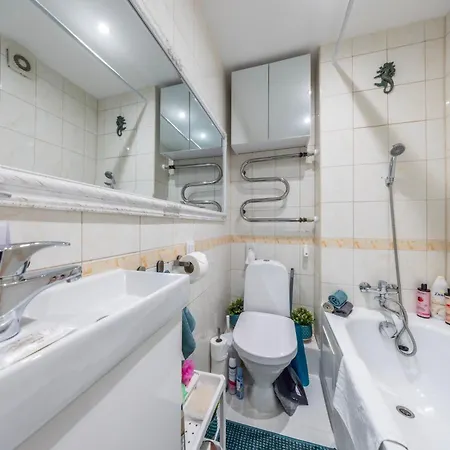 Апартаменты Stella's Airport - Near Airport And Bus Station - Near Tram, Bus And Train Stops - Free Wifi, Parking And Netflix - Bath - New Renovation