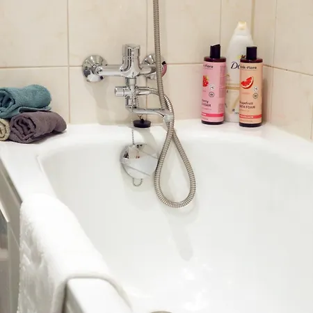 Апартаменты Stella's Airport - Near Airport And Bus Station - Near Tram, Bus And Train Stops - Free Wifi, Parking And Netflix - Bath - New Renovation *